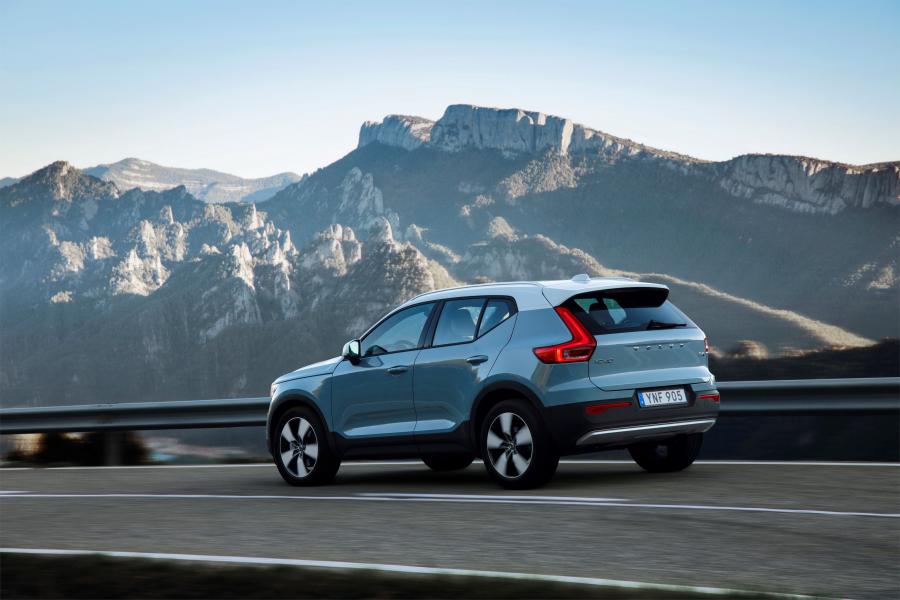  Volvo XC40 D4 Momentum 2017 года  (WW) (фото 21 из 45)